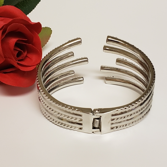 Wide Silvertone Claw Hinge Cuff bracelet - Picture 8 of 8